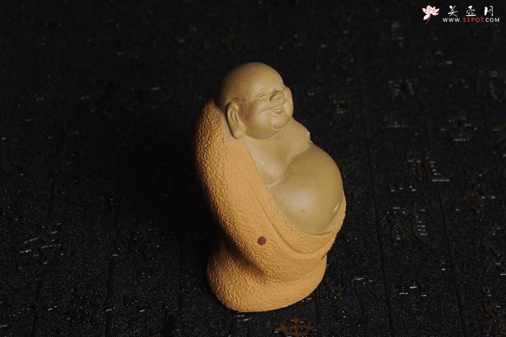 紫砂壶图片：美宠特惠 精致弥勒佛 茶宠 高9cm 有点小花泥 158元惠出 - 宜兴紫砂壶网