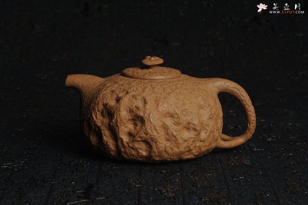 紫砂壶图片：美壶特惠 进步明显全手工黄金段泥灵芝供春壶 龚春 肌理丰富 - 宜兴紫砂壶网