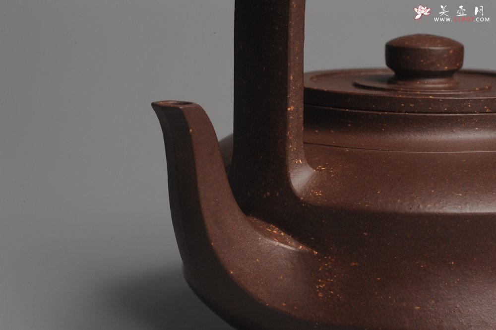 紫砂壶图片：进步明显 扛鼎之作 全美品 难度大刹凹单片折肩拍打成型全手工提壁壶 且玩且珍惜 - 宜兴紫砂壶网