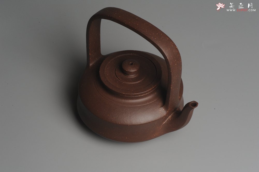 紫砂壶图片：进步明显 扛鼎之作 全美品 难度大刹凹单片折肩拍打成型全手工提壁壶 且玩且珍惜 - 宜兴紫砂壶网