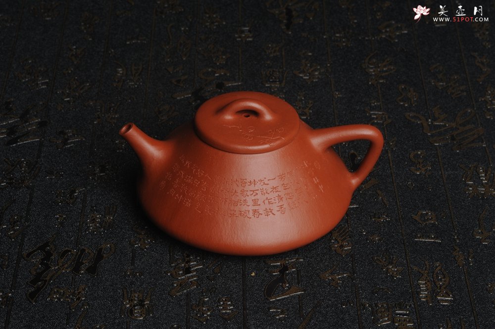 紫砂壶图片：朱泥全手工刻梅花子冶石瓢 - 宜兴紫砂壶网