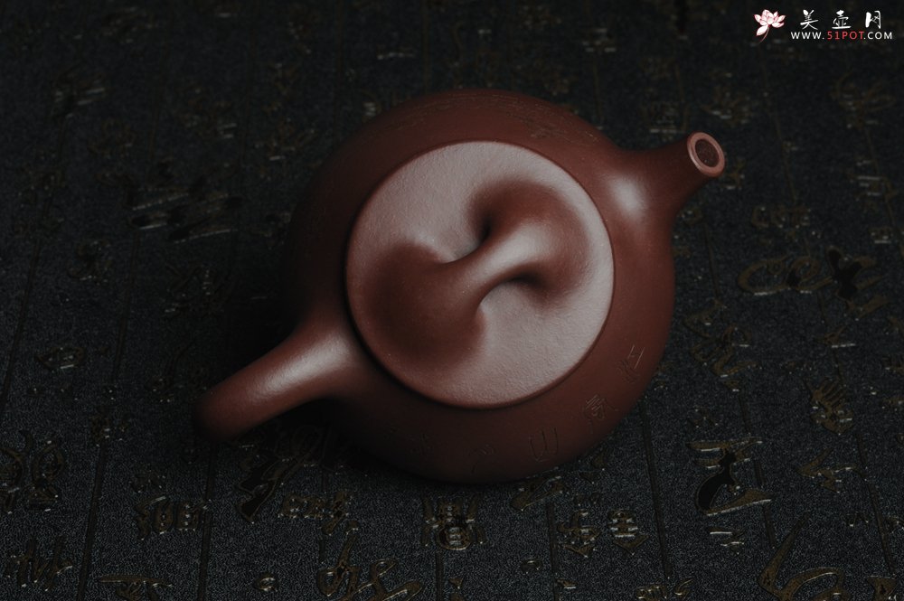 紫砂壶图片：美壶特惠 经典平盖小石瓢 满瓢（景舟石瓢）子木刻绘山水 - 宜兴紫砂壶网