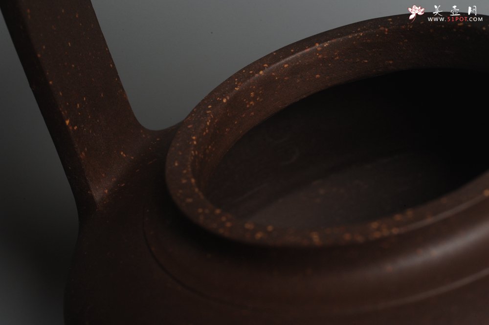 紫砂壶图片：进步明显 扛鼎之作 全美品 难度大刹凹单片折肩拍打成型全手工提壁壶 且玩且珍惜 - 宜兴紫砂壶网