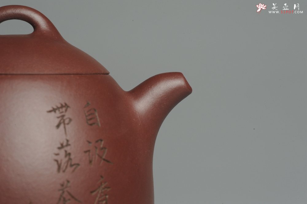 紫砂壶图片：油润紫泥 清茗堂助工文气装山水全手工秦权壶 - 宜兴紫砂壶网