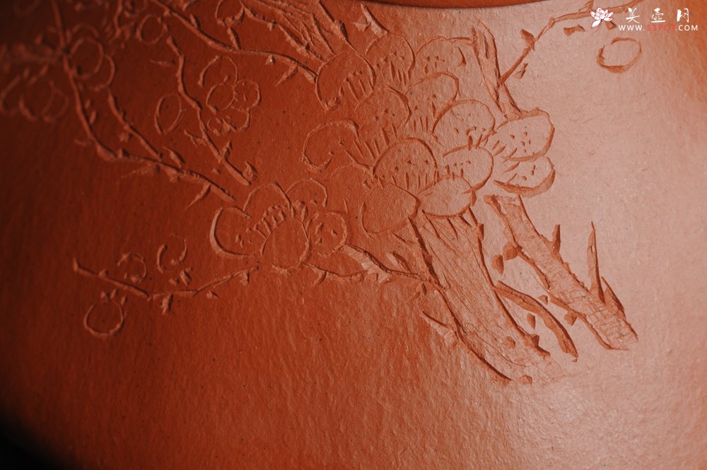 紫砂壶图片：朱泥全手工刻梅花子冶石瓢 - 宜兴紫砂壶网