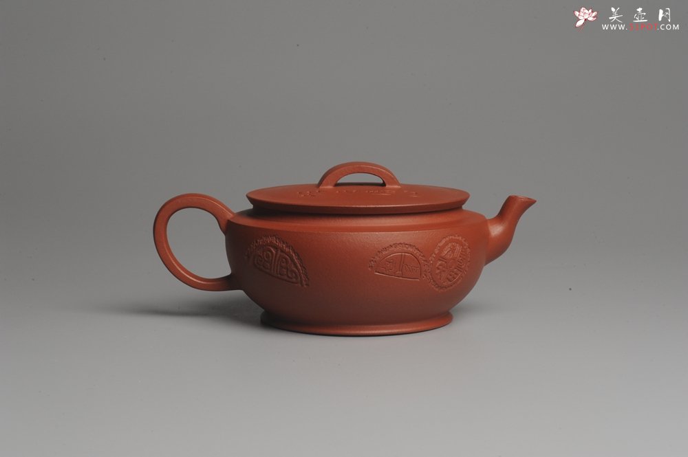 紫砂壶图片：美壶特惠 老清水泥 精致大蕴汉瓦 助工俞霞文气装饰瓦当 大口实用 茶人醉爱 - 宜兴紫砂壶网
