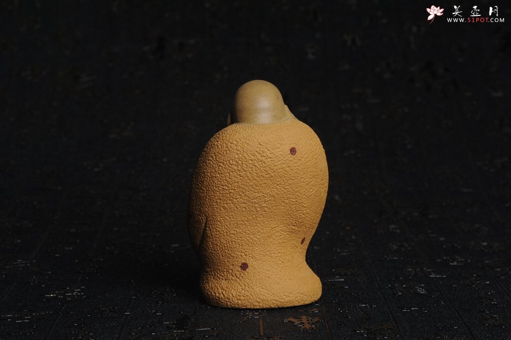 紫砂壶图片：美宠特惠 精致弥勒佛 茶宠 高9cm 有点小花泥 158元惠出 - 宜兴紫砂壶网
