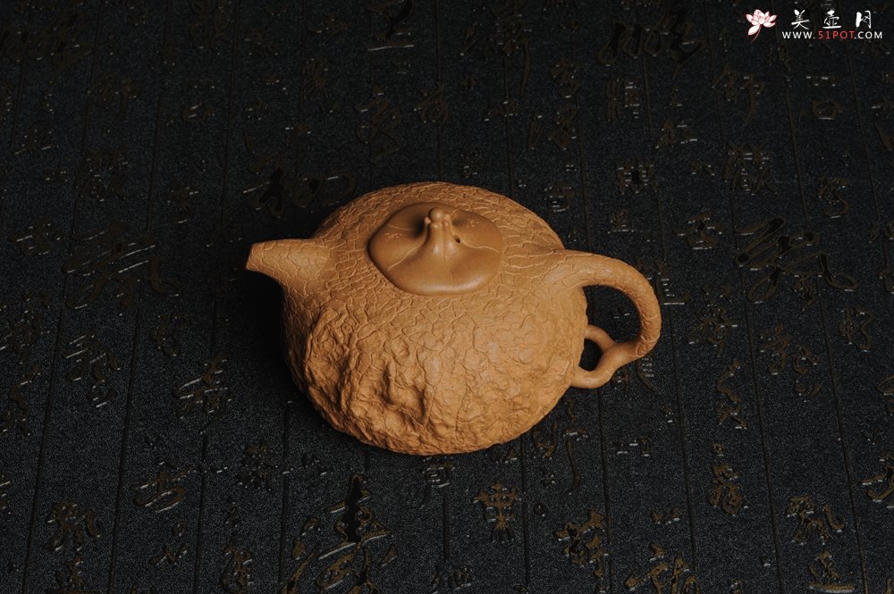 紫砂壶图片：美壶特惠 进步明显优质黄金段全手工龚春 供春 异型盖 难度大 肌理丰富 - 宜兴紫砂壶网
