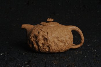 紫砂壶图片：美壶特惠 进步明显全手工黄金段泥灵芝供春壶 龚春 肌理丰富 - 宜兴紫砂壶网