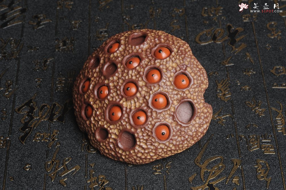 紫砂壶图片：美宠特惠 回馈壶友 精致莲蓬青蛙茶宠 肌理丰富 荷塘情趣 - 宜兴紫砂壶网