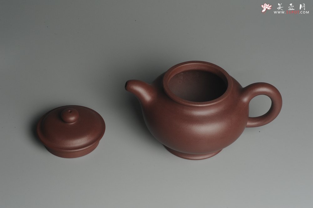 紫砂壶图片：实力派杨欣橙老师全手工紫茄泥大亨掇只 深得其味 泥料灰常油润 - 宜兴紫砂壶网