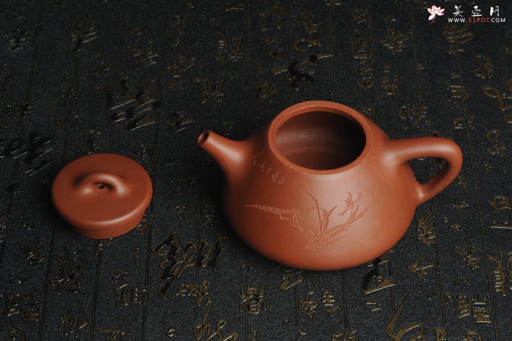 紫砂壶图片：油润底曹青 全手工精品子冶石瓢 骨肉匀挺 文气装饰兰草图 长剑不借时人看 - 宜兴紫砂壶网