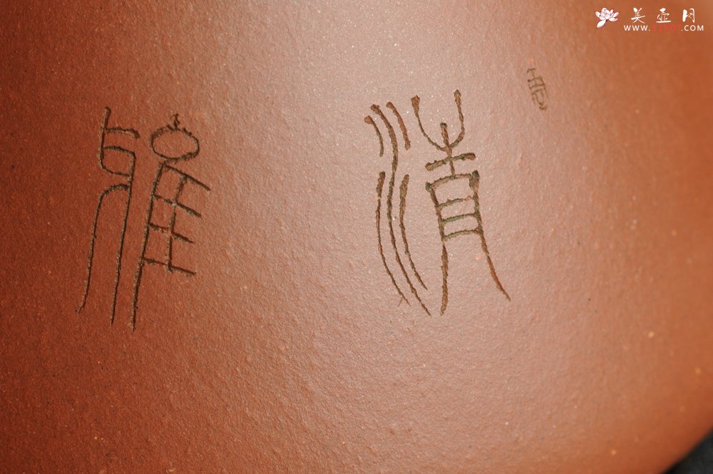 紫砂壶图片：油润底曹青 全手工精品子冶石瓢 骨肉匀挺 清茗堂助工文气装饰菖蒲清供图 文人风骨尽显 - 宜兴紫砂壶网