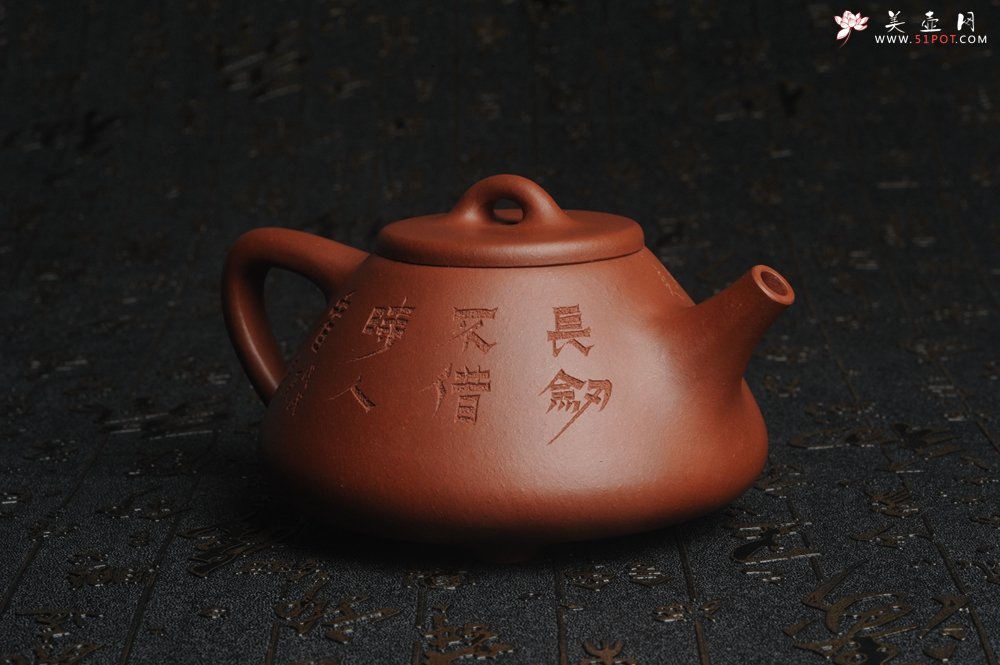 紫砂壶图片：油润底曹青 全手工精品子冶石瓢 骨肉匀挺 文气装饰兰草图 长剑不借时人看 - 宜兴紫砂壶网