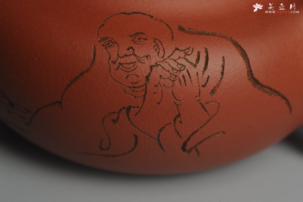 紫砂壶图片：美壶特惠 精致小仿古 寻幽 人物刻绘栩栩如生 茶人醉爱 养后温润如玉 - 宜兴紫砂壶网