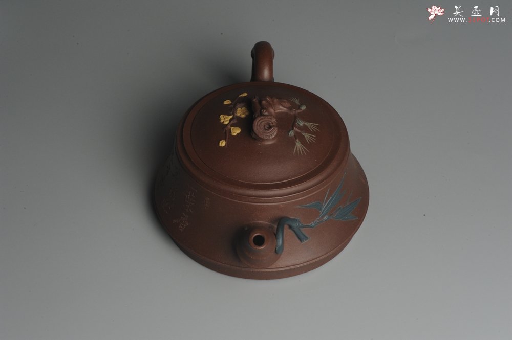 紫砂壶图片：美壶特惠 精工岁寒三友松竹梅 嵌盖难度大 文气雅致 - 宜兴紫砂壶网