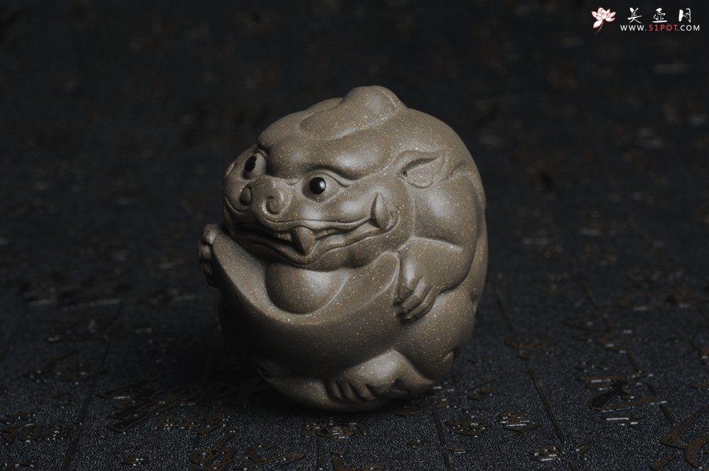 紫砂壶图片：美宠特惠 回馈壶友 精致聚财金蟾茶宠 茶盘尤物高7.5cm宽6.5cm左右 - 宜兴紫砂壶网