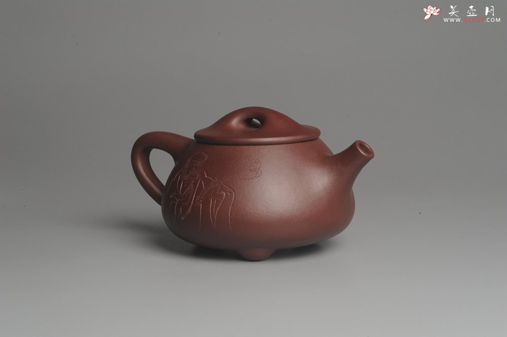 紫砂壶图片：美壶特惠 精致做工经典平盖无为小石瓢 精刻人物 茶人醉爱 - 宜兴紫砂壶网