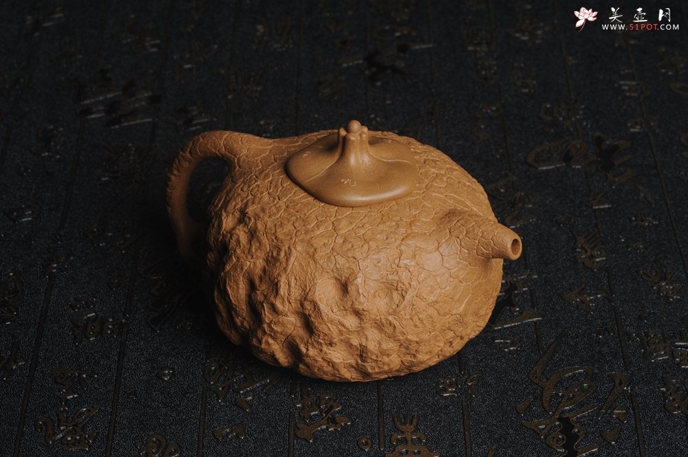 紫砂壶图片：美壶特惠 进步明显优质黄金段全手工供春壶 异型盖 难度大 肌理丰富 - 宜兴紫砂壶网
