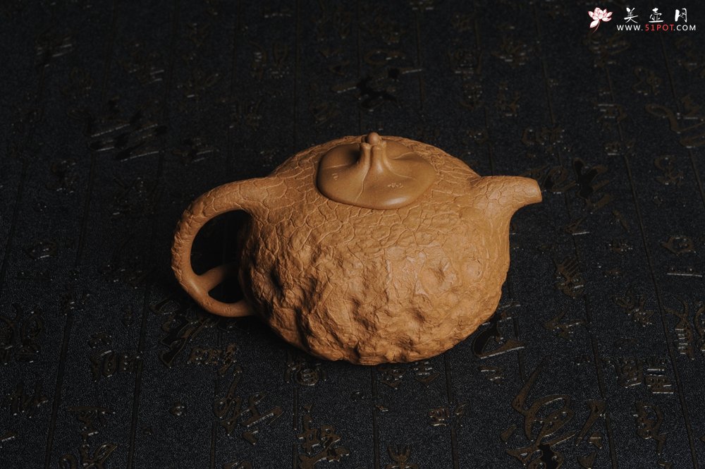 紫砂壶图片：美壶特惠 进步明显优质黄金段全手工供春壶 异型盖 难度大 肌理丰富 - 宜兴紫砂壶网
