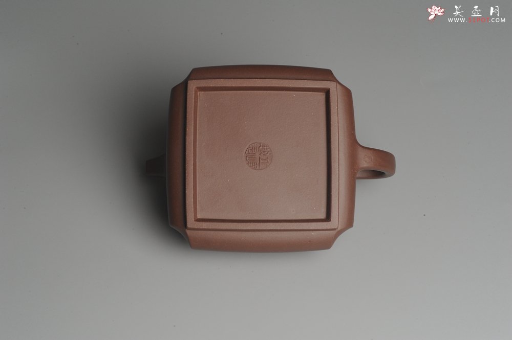 紫砂壶图片：美壶特惠 用心之作 进步之作 细节到位 做工精良 方健老师精心装饰花鸟精工抽角石瓢 只为看得见的朋友 - 宜兴紫砂壶网