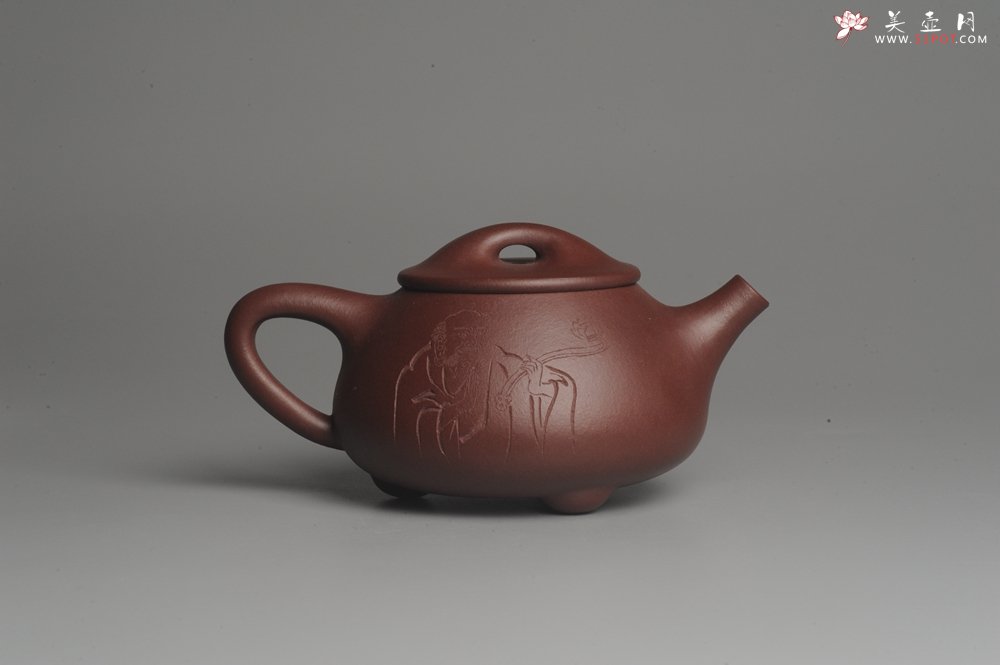紫砂壶图片：美壶特惠 精致做工经典平盖无为小石瓢 精刻人物 茶人醉爱 - 宜兴紫砂壶网