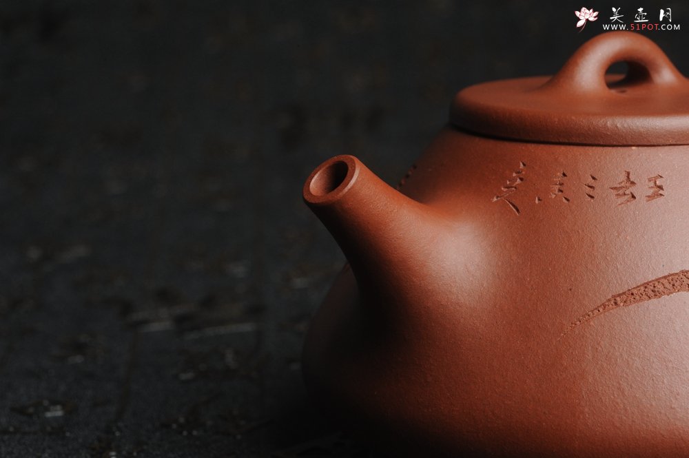 紫砂壶图片：油润底曹青 全手工精品子冶石瓢 骨肉匀挺 文气装饰兰草图 长剑不借时人看 - 宜兴紫砂壶网