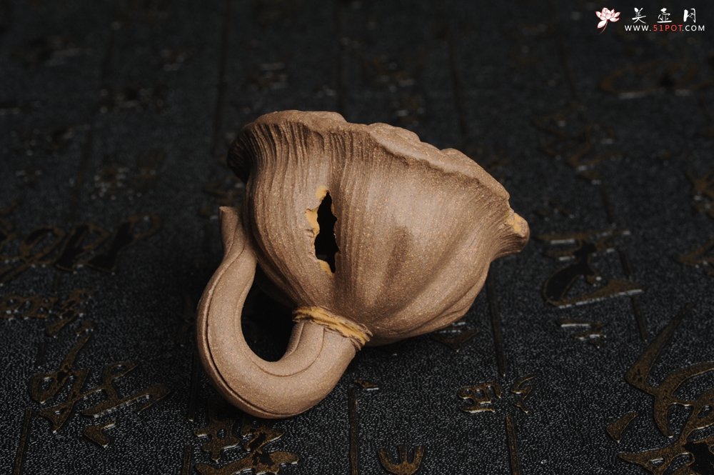 紫砂壶图片：美宠特惠 回馈壶友 精致性价比老段泥莲蓬茶宠直径5.5cm长度5.5cm左右 - 宜兴紫砂壶网