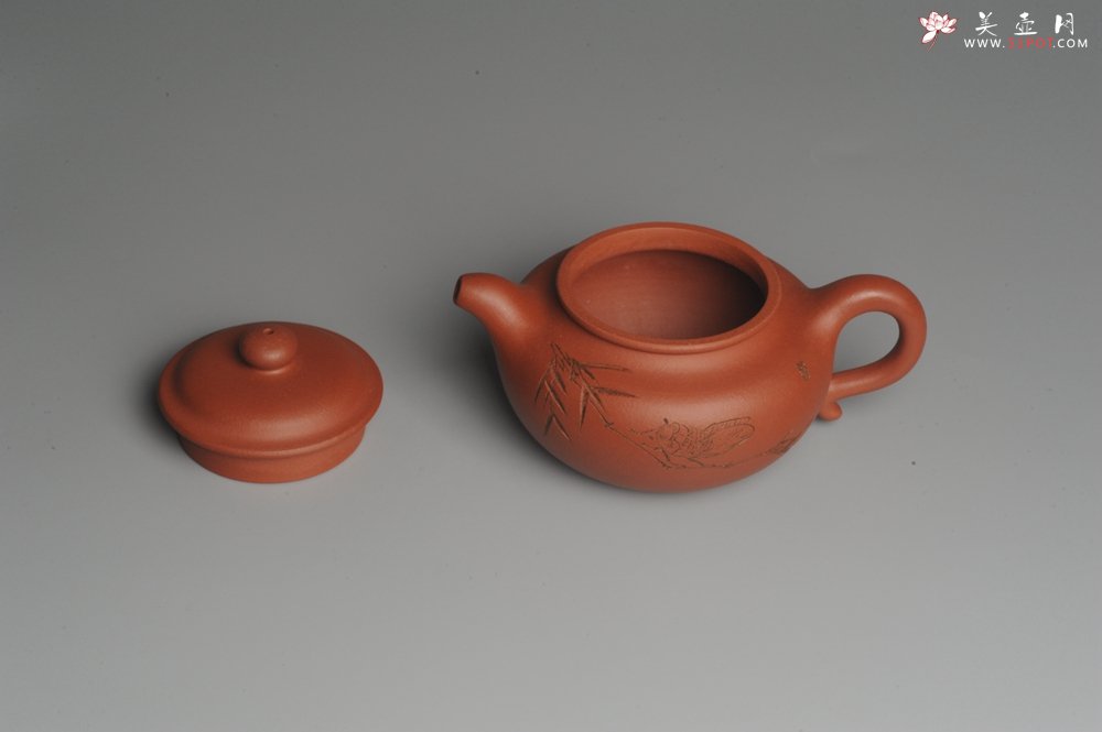 紫砂壶图片：美壶特惠 精致小仿古 子陶刻竹子和知了 寓意知足常乐 茶人醉爱 养后温润如玉 - 宜兴紫砂壶网