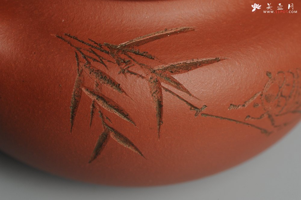 紫砂壶图片：美壶特惠 精致小仿古 子陶刻竹子和知了 寓意知足常乐 茶人醉爱 养后温润如玉 - 宜兴紫砂壶网