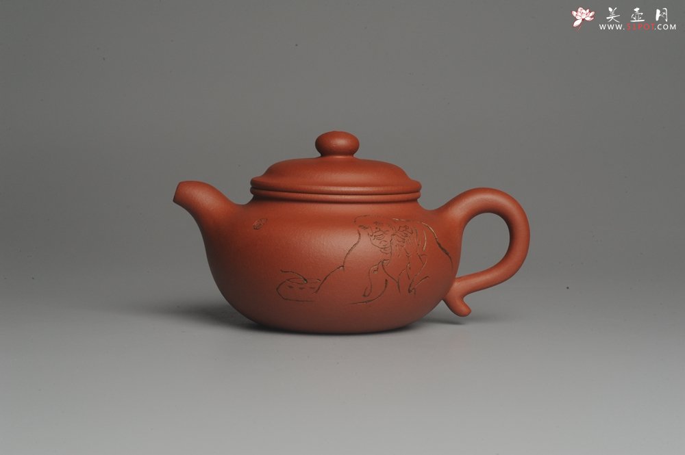 紫砂壶图片：美壶特惠 精致小仿古 寻幽 人物刻绘栩栩如生 茶人醉爱 养后温润如玉 - 宜兴紫砂壶网