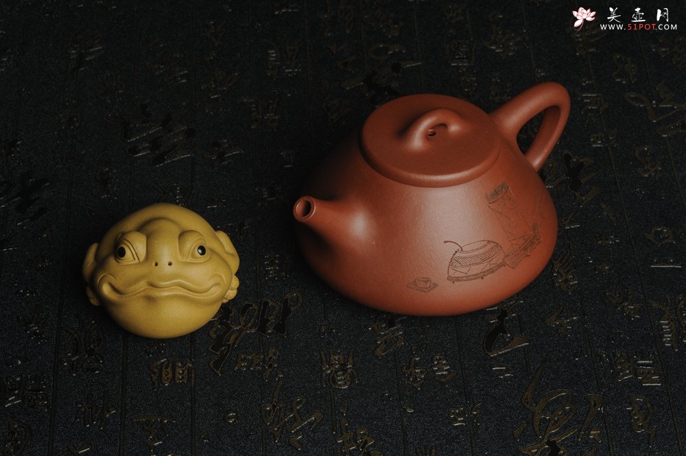 紫砂壶图片：油润底曹青 全手工精品子冶石瓢 骨肉匀挺 清茗堂助工文气装饰菖蒲清供图 文人风骨尽显 - 宜兴紫砂壶网