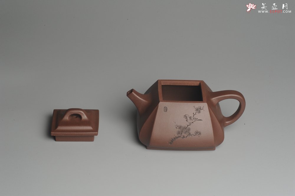 紫砂壶图片：美壶特惠 用心之作 进步之作 细节到位 做工精良 方健老师精心装饰花鸟精工抽角石瓢 只为看得见的朋友 - 宜兴紫砂壶网