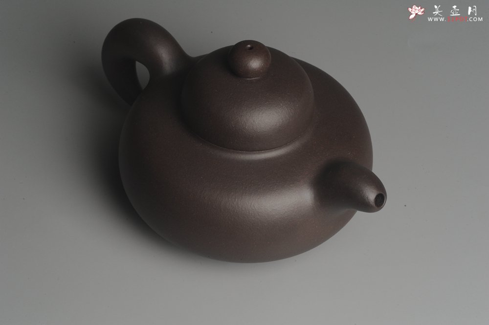 紫砂壶图片：美壶特惠 精致老紫泥道洪圣珠 稳重大气 - 宜兴紫砂壶网