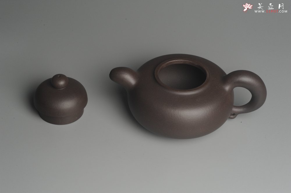 紫砂壶图片：美壶特惠 精致老紫泥道洪圣珠 稳重大气 - 宜兴紫砂壶网