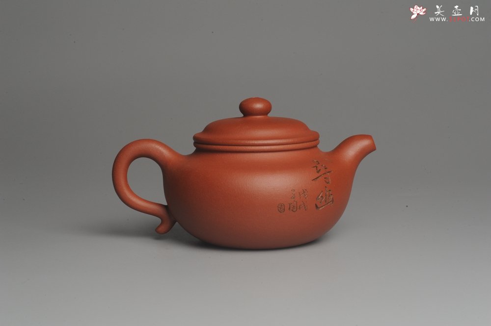 紫砂壶图片：美壶特惠 精致小仿古 寻幽 人物刻绘栩栩如生 茶人醉爱 养后温润如玉 - 宜兴紫砂壶网