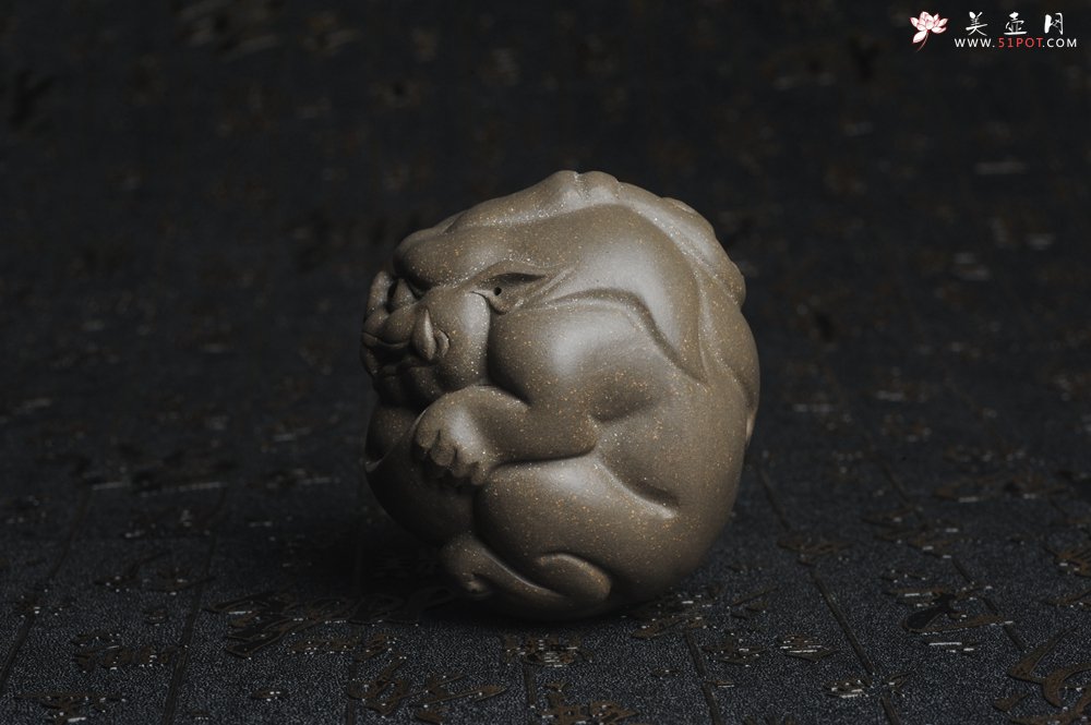 紫砂壶图片：美宠特惠 回馈壶友 精致聚财金蟾茶宠 茶盘尤物高7.5cm宽6.5cm左右 - 宜兴紫砂壶网