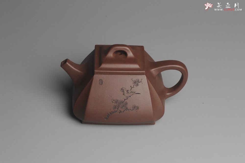 紫砂壶图片：美壶特惠 用心之作 进步之作 细节到位 做工精良 方健老师精心装饰花鸟精工抽角石瓢 只为看得见的朋友 - 宜兴紫砂壶网