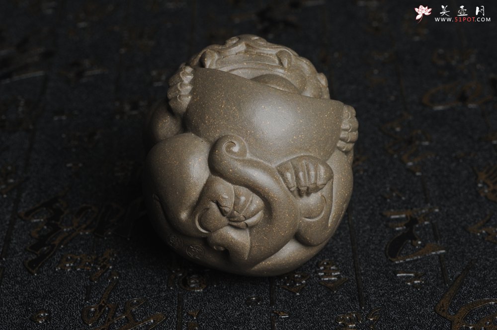 紫砂壶图片：美宠特惠 回馈壶友 精致聚财金蟾茶宠 茶盘尤物高7.5cm宽6.5cm左右 - 宜兴紫砂壶网