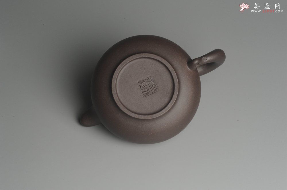 紫砂壶图片：美壶特惠 精致老紫泥道洪圣珠 稳重大气 - 宜兴紫砂壶网