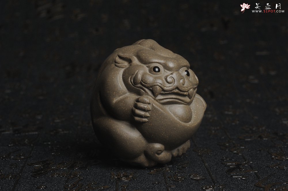 紫砂壶图片：美宠特惠 回馈壶友 精致聚财金蟾茶宠 茶盘尤物高7.5cm宽6.5cm左右 - 宜兴紫砂壶网