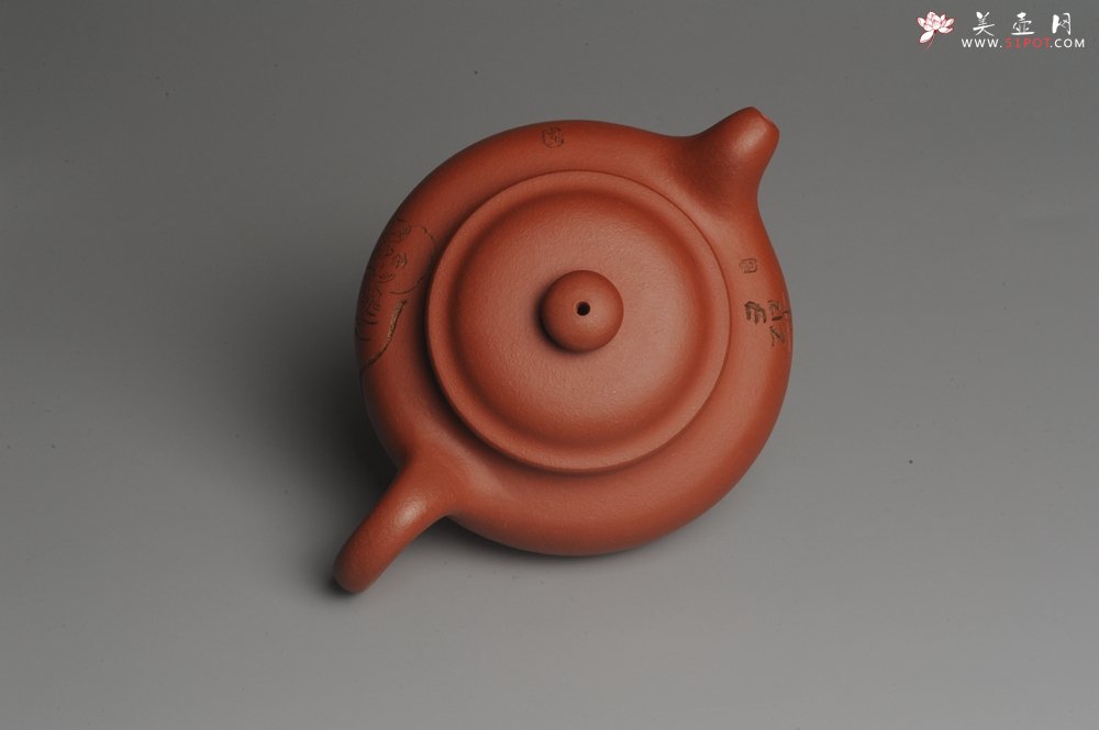 紫砂壶图片：美壶特惠 精致小仿古 寻幽 人物刻绘栩栩如生 茶人醉爱 养后温润如玉 - 宜兴紫砂壶网