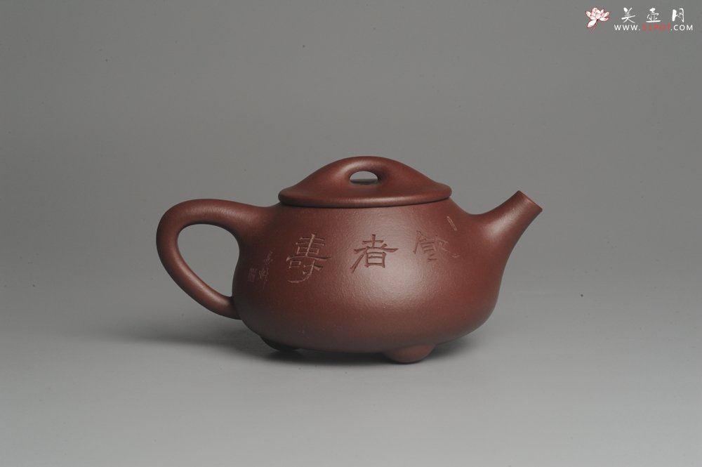 紫砂壶图片：美壶特惠 精致做工经典平盖饮者寿小石瓢 精刻人物 茶人醉爱 - 宜兴紫砂壶网
