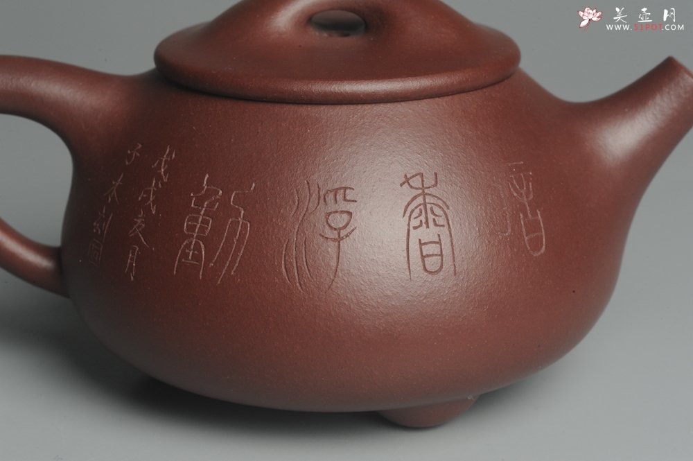 紫砂壶图片：美壶特惠 精致做工经典平盖小石瓢 精刻梅花 暗香浮动 灰常雅致 - 宜兴紫砂壶网