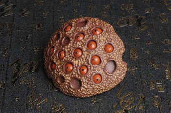 紫砂壶图片：美宠特惠 回馈壶友 精致莲蓬青蛙茶宠 肌理丰富 荷塘情趣 - 宜兴紫砂壶网