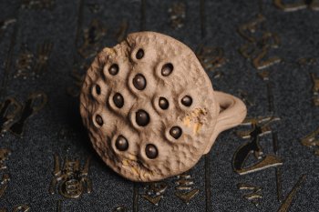 紫砂壶图片：美宠特惠 回馈壶友 精致性价比老段泥莲蓬茶宠直径5.5cm长度5.5cm左右 - 宜兴紫砂壶网