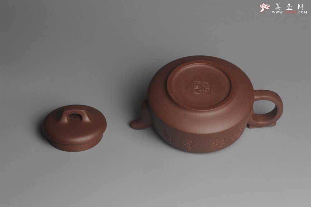 紫砂壶图片：美壶特惠 一厂拼紫泥 精致凤鸣壶 雅刻梅花 暗香浮动 造型别致 - 宜兴紫砂壶网