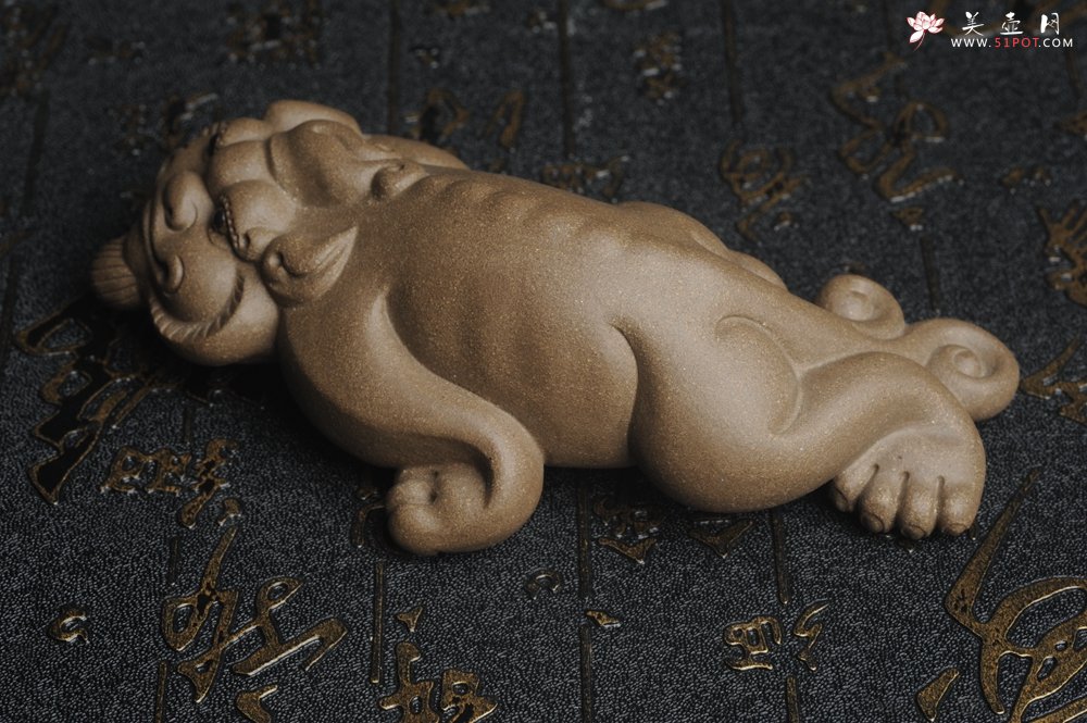 紫砂壶图片：美宠特惠 精工老段泥神兽 瑞兽茶宠 长13cm宽6cm高4cm - 宜兴紫砂壶网