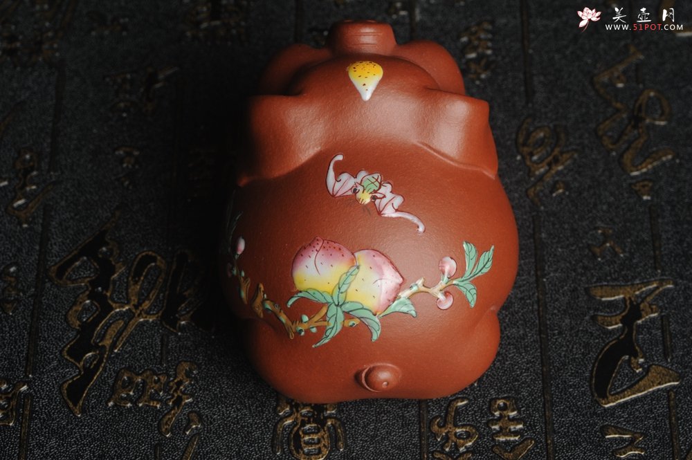 紫砂壶图片：美宠特惠 精工点彩仙桃 圣桃 福气猪茶宠长7cm宽6cm高5cm - 宜兴紫砂壶网