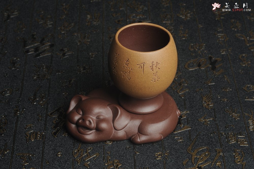 紫砂壶图片：美宠特惠 精工老紫泥小壶托 杯托 盖托 镇纸 茶宠 长11cm宽8cm高2到3cm - 宜兴紫砂壶网